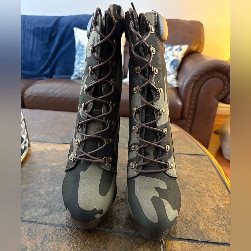 Stylish stiletto camo platform ankle boots - Picture 3 of 10